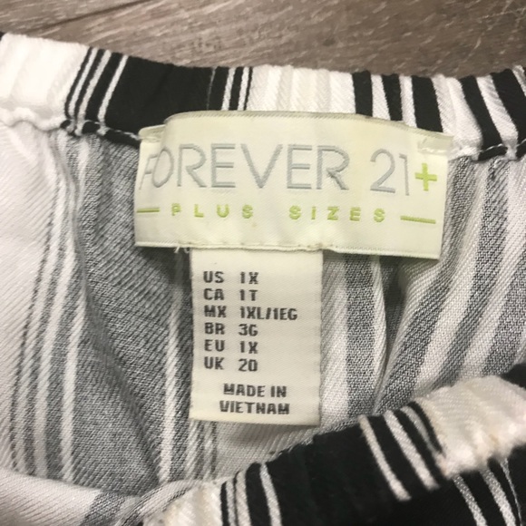 Forever 21 Top - Picture 2 of 2